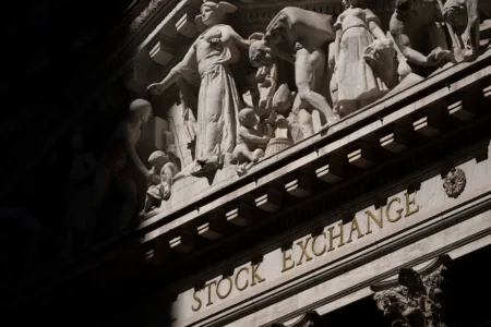AI stocks lead rebound; European markets drop